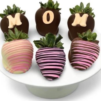 Heartland Pizza Company Mother's Day chocolate dipped strawberries