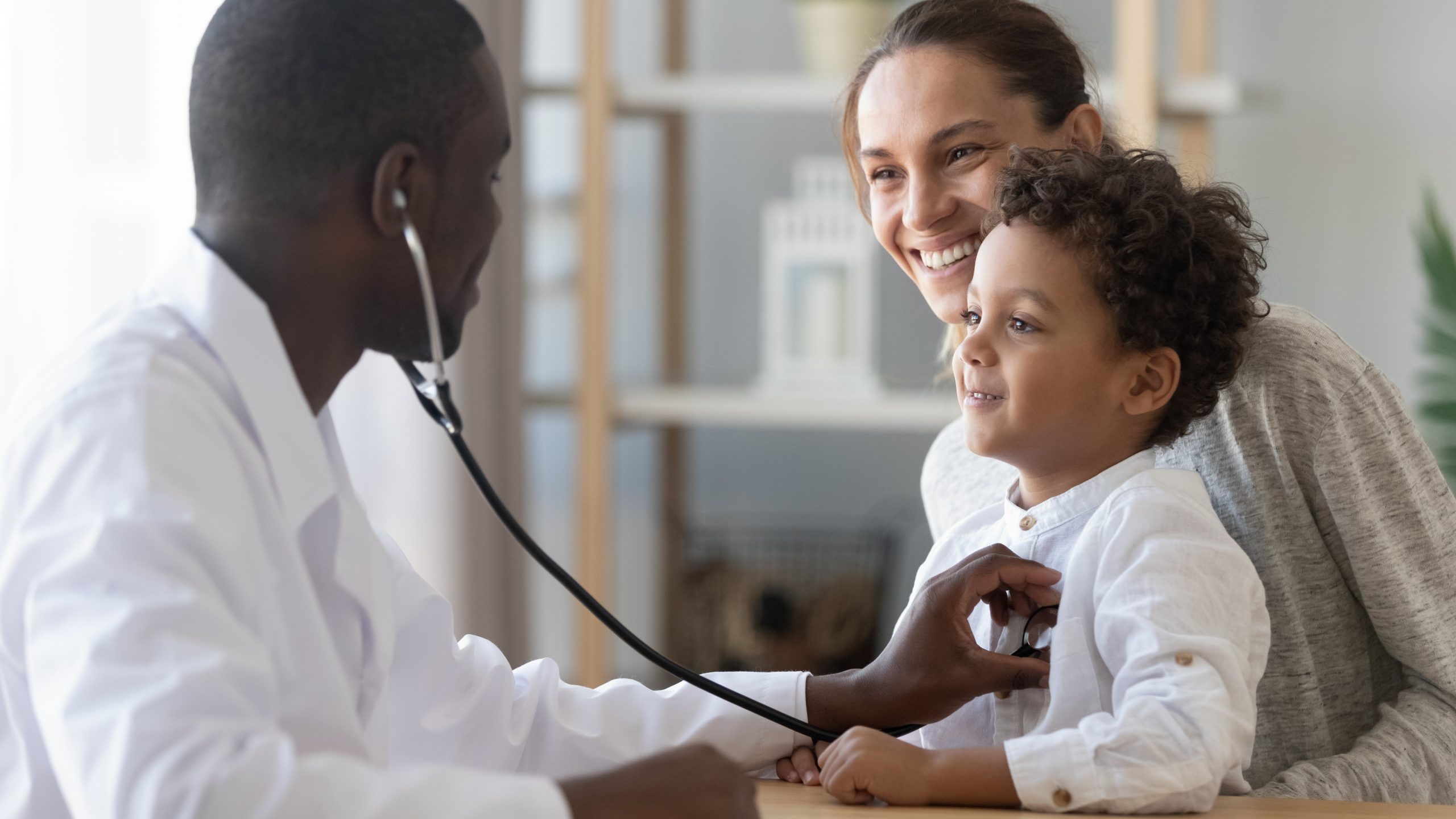 Tips to help your child if they are scared at the doctor